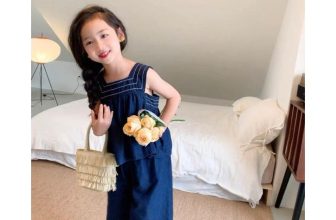 [🆕🇻🇳] MKS – Quần áo trẻ em xuất xịn 😎❤️️⭐️  Về lại mẫu này ạ  Đợt trước khách quá ưng, bé mặc siêu dễ thương    Chất jean demin mềm, thoáng mát, form rộng thoải mái  Size 12kg – 23kg
, shares-0✔️ , likes-0❤️️ , date-2024-05-04 08:32:04🇻🇳🇻🇳🇻🇳📰🆕