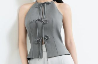 [🆕🇻🇳] CALEB 👕 Top1Fashion 👗  𝐀𝐥𝐚𝐧𝐢 𝐓𝐨𝐩 & 𝐑𝐨𝐱𝐲 𝐏𝐚𝐧𝐭𝐬 🩶Dù nàng diện đi du lịch, cafe dạo phố hay những buổi hẹn hò lãng mạn thì bộ đôi này đều “cân” được hết đó ạ.
Áo cổ yếm phối nơ s , shares-20✔️ , likes-137❤️️ , date-2024-05-05 12:49:20🇻🇳🇻🇳🇻🇳📰🆕