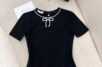 [🆕🇻🇳] CEVONNI 👕 Top1Fashion 👗  𝐂𝐇𝐋𝐎𝐄 𝐓𝐎𝐏: ÁO THUN CỔ ĐÍNH NƠ NGỌC TRAI TINH TẾCận cảnh mẫu áo thun Chloe Top cho nàng thấy rõ chất vải mềm mịn và chi tiết ngọc trai đắt giá!
Sự tối giả , shares-3✔️ , likes-13❤️️ , date-2024-05-07 01:00:25🇻🇳🇻🇳🇻🇳📰🆕