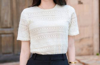 [🆕🇻🇳] CEVONNI 👕 Top1Fashion 👗  𝐄𝐋𝐒𝐈𝐄 𝐓𝐎𝐏 𝐗 𝐀𝐍𝐃𝐘 𝐏𝐀𝐍𝐓𝐒: 𝐓𝐇𝐄 𝐂𝐋𝐀𝐒𝐒𝐈𝐂 𝐎𝐔𝐓𝐅𝐈𝐓Elsie Top tưởng chừng tinh giản nhưng khi zoom kỹ nàng sẽ thấy kết cấu ren đan sợi vô cùng độc đáo.
Elsie Top  , shares-0✔️ , likes-9❤️️ , date-2024-05-09 13:00:26🇻🇳🇻🇳🇻🇳📰🆕