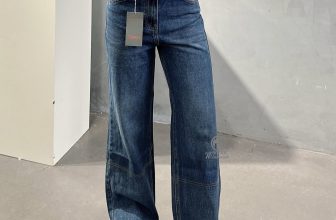 [🆕🇻🇳] Minh Minh Nguyen (Minh Minh Shop vnxk) 👕 Top1Fashion 👗  Vẫn là dáng quần hottrend nhứt!!!
ESPRIT JEAN XỊN !!!!Cứ phải thoải mái trc nàng ha!!
Form ống suôn vừa,hack chân, tôn dáng!!
Jean cotton mềm vải, mặc nhẹ!
Rất quen thuộc với ce nhà mình ròii nê , shares-3✔️ , likes-447❤️️ , date-2024-05-13 07:16:39🇻🇳🇻🇳🇻🇳📰🆕