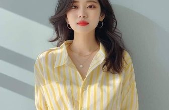 [🆕🇻🇳] Shop mẹ bé Hồng Ánh authenic 😎❤️️⭐️   Một chú sơmi kẻ vàng chanh quá là xinh chào hè nạ, mix như mẫu, hoặc mix ba lỗ hai dây kèm short trắng, chân váy trắng đều tuyệtttt cú mèo nha mí bà ơi.  , shares-0✔️ , likes-20❤️️ , date-2024-05-12 07:39:52🇻🇳🇻🇳🇻🇳📰🆕