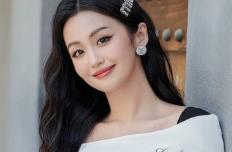 [🆕🇻🇳] CEVONNI 👕 Top1Fashion 👗  𝐒𝐈𝐆𝐍𝐀𝐓𝐔𝐑𝐄 𝐋𝐎𝐎𝐊Gắn với hình ảnh thường ngày của một quý cô hiện đại trong những item cơ bản, Mini Collection của CEVONNI mang tên: “Signature Look”– tối g , shares-2✔️ , likes-29❤️️ , date-2024-05-06 13:53:23🇻🇳🇻🇳🇻🇳📰🆕