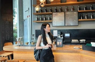 [🆕🇻🇳] Shop mẹ bé Hồng Ánh authenic 😎❤️️⭐️ Em Gom gấp đôi sandals Uk đang SALEEE. Nhìn qua có khác gì chà neo mấy chục chệu đâu nhỉ  Về với em chỉ #285k hoyyyy có ngay đôi dép trend mà xịn để mang.  , shares-2✔️ , likes-31❤️️ , date-2024-05-15 03:09:27🇻🇳🇻🇳🇻🇳📰🆕