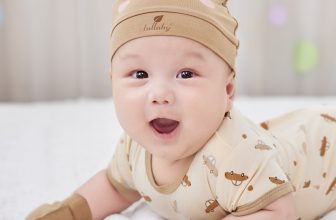 [🆕🇻🇳] Lullaby Baby Vietnam 😎❤️️⭐️ Mùa hè nóng nhưng các Bé sơ sinh vẫn cần sử dụng những món phụ kiện nho nhỏ như mũ che thóp, bao tay bao chân hay yếm,… để bảo vệ cơ thể.
Đừng lo nhé Mẹ  , shares-0✔️ , likes-6❤️️ , date-2024-05-15 07:02:09🇻🇳🇻🇳🇻🇳📰🆕