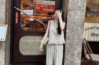 [🆕🇻🇳] Shop Mẹ Kem – Thời Trang Mẹ Và Bé 😎❤️️⭐️  SET ÁO CHẤM BI CUỐN BÈO QUẦN XUÔNG
chỉ #175k/ set + #miễn_ship_toàn_quốc  Set lên dáng chuẩn form bồng cạp chun cực dễ mặc .Diện lên đảm bảo xinh nha cá , shares-0✔️ , likes-57❤️️ , date-2024-05-20 04:32:01🇻🇳🇻🇳🇻🇳📰🆕