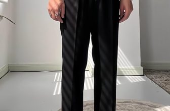 [🆕🇻🇳] LAS 👕 Top1Fashion 👗  Henry Trousers | LAS
Quần âu retro sang trọng cạp cao, có đai điều chỉnh bên hông thêm xếp ly đem lại một hình ảnh chỉn chu, tinh tế.
——
Cmt “.” hoặc  , shares-0✔️ , likes-2❤️️ , date-2024-05-23 06:18:01🇻🇳🇻🇳🇻🇳📰🆕