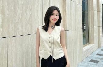 [🆕🇻🇳] Shop mẹ bé Hồng Ánh authenic 😎❤️️⭐️ cái chân váy hay thật, mix kiểu gì cũng bị xinhhhhh
mix cùng áo gile hot lắm đó ạ
Chân váy 290k
mua cái chân váy  mà mix gì chồng cũng khen  đẹp đẹp m , shares-1✔️ , likes-6❤️️ , date-2024-05-14 04:45:14🇻🇳🇻🇳🇻🇳📰🆕