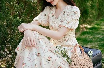 [🆕🇻🇳] Alicia Clothes – Thời trang xuất khẩu 👕 Top1Fashion 👗   Muốn yêu cô gái ngoan hiền
Alo ! Nhấc máy gọi liền cho em
Mang theo cơn gió đầu hạ tươi mát, Akina dress, với hoạ tiết hoa nhí trên nền vải màu be ngà p , shares-0✔️ , likes-6❤️️ , date-2024-05-17 08:03:38🇻🇳🇻🇳🇻🇳📰🆕