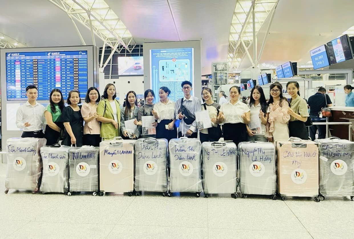 [☕️🇻🇳] A’dor Café 🥤 Top1Coffee ☕️ Tạm biệt chuỗi ngày chill lễ dài hạnMình ghé a’dor gọi nhanh một phần cơm tấm sườn chả trứng opla  thêm ly bạc xỉu đậm vị kéo , shares-0✔️ , likes-1❤️️ , date-2024-05-02 03:06:24🇻🇳🇻🇳🇻🇳📰🆕