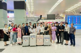 Tiễn Bay Phan Huyền Và Đăng Phong Theo Ngành Nhà Hàng Khách Sạn  [👨‍🎓🇻🇳] dwn.com.vn