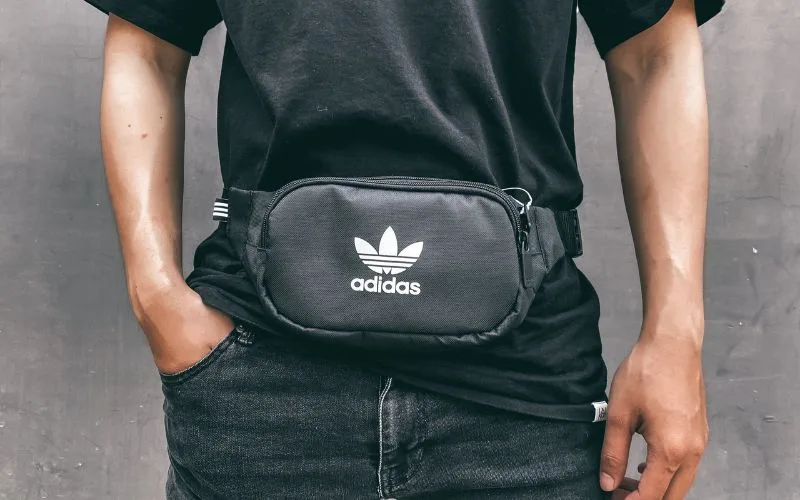 4 mẫu túi đeo bụng Adidas đang được săn đón hiện nay