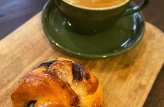 [☕️🇻🇳] 1976 Cà phê   🥤 Top1Coffee ☕️ Thanh xuân như một tách trà
Ăn thêm miếng bánh mới tròn thanh xuân   Có bạn nào đã thử bạn bánh mới tại 76 chưa nè,
Bật mí là , shares-0✔️ , likes-11❤️️ , date-2021-01-10 13:12:50🇻🇳🇻🇳🇻🇳📰🆕