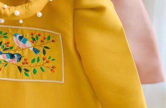 [🆕🇻🇳] ColorKids – Chuyên VNXK sỉ lẻ đồ cho bé 😎❤️️⭐️ Bộ áo dài thêu tay bồng chất liệu taffa Hàn cho bé cực đẹp! Hoạ tiết được thêu đáp nổi và bo viền gân cẩn thận. Áo dài mix cùng quần lụa kèm mấn đính ngọc  , shares-0✔️ , likes-1❤️️ , date-2021-11-26 08:11:47🇻🇳🇻🇳🇻🇳📰🆕