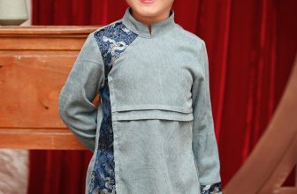 [🆕🇻🇳] ColorKids – Chuyên VNXK sỉ lẻ đồ cho bé 😎❤️️⭐️ Siêu chất Tạo nên sự khác biệt với áo dài cực đẹp cho bé trai. Thiết kế 3 tà phong cách độc đáo. Chất nhung tăm vạt lệch phối gấm rồng đẹp mắt đúng chất sa , shares-0✔️ , likes-1❤️️ , date-2021-12-04 01:30:03🇻🇳🇻🇳🇻🇳📰🆕