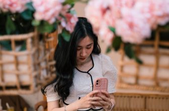 [☕️🇻🇳] Khóm Coffee & Tea 🥤 Top1Coffee ☕️ Sáng sớm bình minh gõ cửa nhà Khóm bằng những giọt nắng ngọt rơi rớt bên hiên nhà. Căn phòng rực ấm một mùi hương dễ chịu, mấy c , shares-0✔️ , likes-11❤️️ , date-2023-05-11 03:00:02🇻🇳🇻🇳🇻🇳📰🆕