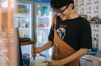 [☕️🇻🇳] Khóm Coffee & Tea 🥤 Top1Coffee ☕️ Một nụ cười bằng 10 thang thuốc bổ
Còn anh cười thì sụp đổ tim em  ——
5 Trần Quý Khoách, Phường Tân Định, Quận 1.
7:00 – 22:00 , shares-1✔️ , likes-11❤️️ , date-2023-06-23 13:00:05🇻🇳🇻🇳🇻🇳📰🆕