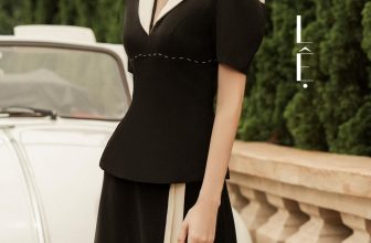 [🆕🇻🇳] CLERNA đưa tới trong thiết kế thời trang và lối sống người phụ nữ Đông Dương 👕 Top1Fashion 👗  𝐇𝐨𝐚 𝐋𝐞̣̂ || 𝐂𝐥𝐞𝐫𝐧𝐚 𝐬𝐬 𝟐𝟎𝟐𝟑Thiết kế cổ cách điệu hình lá đại diện cho điều đẹp đẽ và đầy sức sống, kết hợp cùng chân váy đính những giọt lệ lấy cảm hứng t , shares-0✔️ , likes-108❤️️ , date-2023-07-20 15:06:46🇻🇳🇻🇳🇻🇳📰🆕