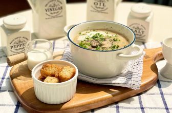 [☕️🇻🇳] Navido Coffee 🥤 Top1Coffee ☕️ –Creamy Mushroom Soup with Croutons
– A rich and creamy mushroom soup served with homemade sautéed mushrooms , garlic & olive  , shares-0✔️ , likes-8❤️️ , date-2023-12-03 13:51:01🇻🇳🇻🇳🇻🇳📰🆕