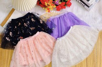 [🆕🇻🇳]  HPT KIDS STORE – Quần Áo trẻ em tận xưởng..Chuyên Sỉ lẽ Số lượng 😎❤️️⭐️  Bao nhiêu sự xinh xắn ở đây rồi quý vị, chân váy lưới có lót trong luôn
1 thiết kế lưới 3 lớp lưng cạp cao, lưới kim tuyết lấp lánh lắm luôn
1 thiết kế  , shares-2✔️ , likes-5❤️️ , date-2023-12-16 03:26:18🇻🇳🇻🇳🇻🇳📰🆕