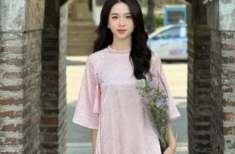 [🔑🇻🇳] WeDress cho thuê váy thiết kế, vintage, chụp ảnh cưới tại Hà Nội 🤝 Top1Rent 🔑   Áo dài xinh
Chuẩn bị về nàng thơ cho các gái của WeDress nà.
Điểm nhấn phần cổ và ngực áo rất lạ rất yêu luôn.
Các nàng nhắn  , shares-1✔️ , likes-9❤️️ , date-2023-12-27 12:56:51🇻🇳🇻🇳🇻🇳📰🆕