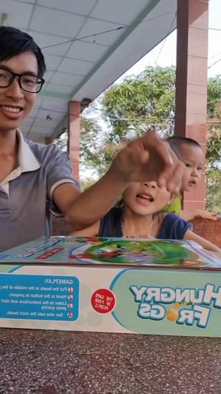 Đồ chơi ếch ăn bi #conech.l #anbi #echanbi #dochoi #treem #dochoichobe #dochoitreem