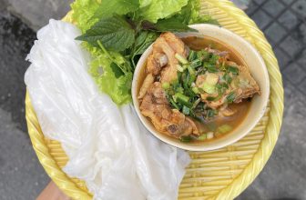 [🆕🇻🇳] CÀ MÈN – Đặc sản quê hương Quảng Trị 🍔 Top1Food 🍜 Trời mưa hay trời nắng thì bếp Cà Mèn vẫn luôn đỏ lửa, mấy anh shipper vẫn luôn sẵn sàng giao những món ăn ngon, nóng hổi đến anh chị nì.
Chiều ni Mèn có: , shares-0✔️ , likes-12❤️️ , date-2024-06-07 08:23:51🇻🇳🇻🇳🇻🇳📰🆕