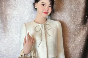 [🆕🇻🇳] Hanasa Fs – 👗 MANG LẠI PHONG CÁCH MỚI CHO MỖI NGÀY ĐI LÀM 👗 👕 Top1Fashion 👗  𝐋𝐀𝐋𝐈𝐒𝐀 𝐒𝐄𝐓
𝐒𝐭𝐚𝐫 𝐨𝐟 𝐡𝐨𝐥𝐢𝐝𝐚𝐲 𝐬𝐞𝐚𝐬𝐨𝐧
Thu hút mọi ánh nhìn cùng chi tiết đính kết nơ 3D lấp lánh trên nền chất liệu dạ lông thỏ mịn màng, mềm mại, Lalisa Set t , shares-0✔️ , likes-17❤️️ , date-2024-02-26 05:03:28🇻🇳🇻🇳🇻🇳📰🆕