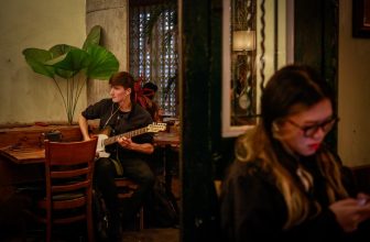 [☕️🇻🇳] Tranquil Books & Coffee –  cafe sách đẹp 🥤 Top1Coffee ☕️ Mưa rét thì đáng sợ, ấy vậy mà không ngăn được mọi người toả sáng ở Open mic tuần trước. Nhưng cũng sắp những cơn gió lạnh thì l , shares-0✔️ , likes-20❤️️ , date-2024-03-11 14:22:59🇻🇳🇻🇳🇻🇳📰🆕