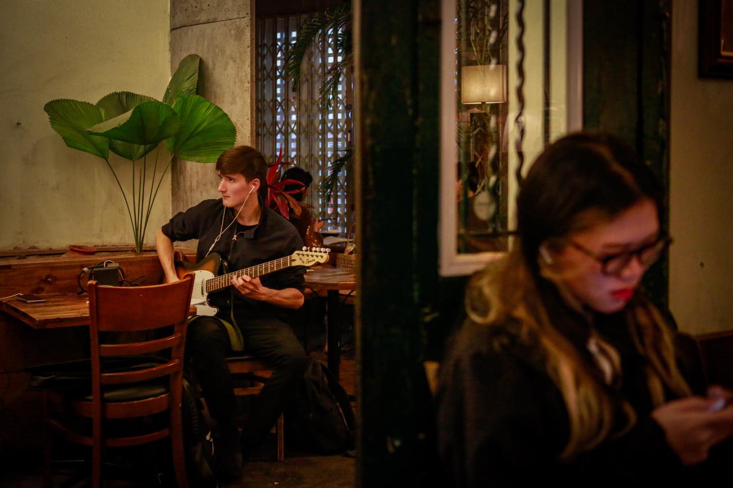 [☕️🇻🇳] Tranquil Books & Coffee –  cafe sách đẹp 🥤 Top1Coffee ☕️ Mưa rét thì đáng sợ, ấy vậy mà không ngăn được mọi người toả sáng ở Open mic tuần trước. Nhưng cũng sắp những cơn gió lạnh thì l , shares-0✔️ , likes-20❤️️ , date-2024-03-11 14:22:59🇻🇳🇻🇳🇻🇳📰🆕