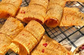 [🆕🇻🇳] Lò Khô Bò Miếng Củ Chi 🍔 Top1Food 🍜 Mực cán tẩm ướp gia vị – Đặc sản Bình Định.
Mực loại nhất, chắc thịt, vị cay cay thơm thơm ăn là ghiền.
Giá dùng thử chỉ 190K/hũ 500g
Mua 2kg em giảm cò , shares-1✔️ , likes-26❤️️ , date-2024-03-07 14:40:17🇻🇳🇻🇳🇻🇳📰🆕