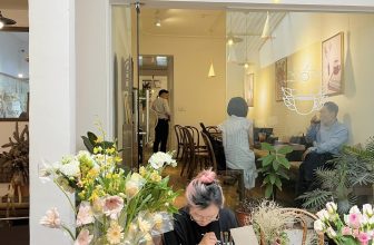 [☕️🇻🇳] Charm Coffee 🥤 Top1Coffee ☕️ Một cốc cà phê, một bánh, một lọ hoa
Một góc ung dung giống ở nhà
Một mình bỗng thấy đời thư thả
Làm việc cũng thấy đời thật  , shares-2✔️ , likes-8❤️️ , date-2024-05-15 06:41:22🇻🇳🇻🇳🇻🇳📰🆕