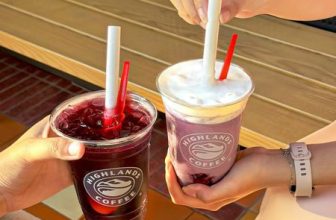 [☕️🇻🇳] Highlands Coffee – THƯƠNG HIỆU BẮT NGUỒN TỪ CÀ PHÊ VIỆT NAM 🥤 Top1Coffee ☕️  Cuối tuần thong dong nhưng cũng không quên check-in Bé Dâu Tằm hot-hòn-họt này của Highlands à nhen. Freeze Kem Mây Dâu Tằm beo , shares-6✔️ , likes-546❤️️ , date-2024-05-18 05:12:03🇻🇳🇻🇳🇻🇳📰🆕