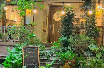 [☕️🇻🇳] Charm Coffee 🥤 Top1Coffee ☕️ Quán xinh có một chỗ ngồi
Đợi em ghé lại ngắm trời bao la.
Charm Coffee : ngõ 20 Láng Hạ, Đống Đa,HN
Opening hours: 07 am , shares-1✔️ , likes-12❤️️ , date-2024-05-18 12:02:04🇻🇳🇻🇳🇻🇳📰🆕