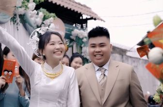 [🆕🇻🇳] Aura Studio – Wedding Service 👕 Top1Fashion 👗  𝗪𝗲𝗱𝗱𝗶𝗻𝗴 𝗖𝗲𝗿𝗲𝗺𝗼𝗻𝘆 | 𝗧𝗵𝗮𝗻𝗴 & 𝗤𝘂𝘆𝗻𝗵 |
“𝘛𝘩𝘦 𝘣𝘦𝘴𝘵 𝘵𝘩𝘪𝘯𝘨 𝘵𝘰 𝘩𝘰𝘭𝘥 𝘰𝘯𝘵𝘰 𝘪𝘯 𝘭𝘪𝘧𝘦 𝘪𝘴 𝘦𝘢𝘤𝘩 𝘰𝘵𝘩𝘦𝘳.”– Từ áo trắng học đường đến váy cưới lễ đường, cặp đôi này đã cùng , shares-1✔️ , likes-12❤️️ , date-2024-05-12 09:39:57🇻🇳🇻🇳🇻🇳📰🆕