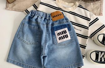 [🆕🇻🇳] Tiệm nhà Min – Shop chuyên quần áo trẻ em hàng QCCC, phong cách Hàn Quốc 😎❤️️⭐️ ẢNH THẬT QUẦN JEAN MIU MIU PHỐI VỚI ÁO KẺ SỌC KEM
Mẹ thấy xinh thì inbox ngay cho shop nhé
, shares-0✔️ , likes-12❤️️ , date-2024-04-15 15:58:10🇻🇳🇻🇳🇻🇳📰🆕