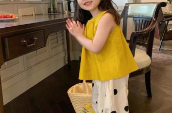 [🆕🇻🇳] Cara Sweet – Sản xuất và phân phối hàng thiết kế trẻ em 😎❤️️⭐️ Một set quần lửng mát mẻ cho các bé ngày hè!
Đi học đi chơi đều yêu lắm
Áo thô trơn màu vàng cực tôn da
Kết hợp quần ống rộng chấm bi xinh xắn
– Size:  , shares-0✔️ , likes-1❤️️ , date-2024-05-12 02:00:26🇻🇳🇻🇳🇻🇳📰🆕