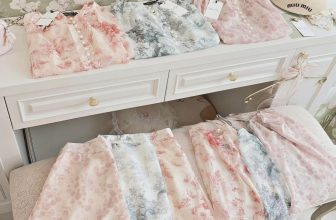 [🆕🇻🇳] Hera Chic – Thời trang nữ thiết kế và may thủ công bằng cả trái tim ♥️ 👕 Top1Fashion 👗   𝐒𝐨𝐟𝐭 𝐚𝐧𝐝 𝐬𝐰𝐞𝐞𝐭 𝐥𝐢𝐤𝐞 𝐚 𝐜𝐚𝐧𝐝𝐲Với âm hưởng của mùa hè rộn rã, set đồ với màu sắc tươi sáng như một làn gió mát lành Hera Chic gửi tới các nàng. Với form áo , shares-4✔️ , likes-54❤️️ , date-2024-05-08 03:26:01🇻🇳🇻🇳🇻🇳📰🆕