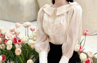 [🆕🇻🇳] Daphneé  – Towards elegance, tenderness, femininity but still posssesing high application 👕 Top1Fashion 👗  𝐉𝐞𝐧𝐧𝐢𝐞 𝐓𝐨𝐩  – 𝐋𝐚 𝐝𝐨𝐮𝐜𝐞𝐮𝐫 𝐝’𝐮𝐧𝐞 𝐟𝐢𝐥𝐥𝐞
Jennie top là chiếc áo mang đậm chất thơ và tình của Daphneé trong BST lần này.
Tone màu kem sáng kết hợp giữa lụa bón , shares-0✔️ , likes-7❤️️ , date-2024-05-04 08:49:02🇻🇳🇻🇳🇻🇳📰🆕