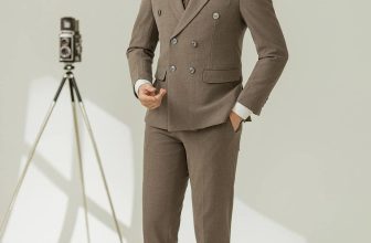 [🆕🇻🇳] Banana Tuxedo Đà Lạt 👕 Top1Fashion 👗  Màu sắc và họa tiết của bộ Suit cũng đóng vai trò quan trọng trong việc thể hiện phong cách và tính cách của mỗi Quý Ông nhà BANANA TUXEDO.
Với tone màu nh , shares-1✔️ , likes-12❤️️ , date-2024-05-14 01:28:48🇻🇳🇻🇳🇻🇳📰🆕