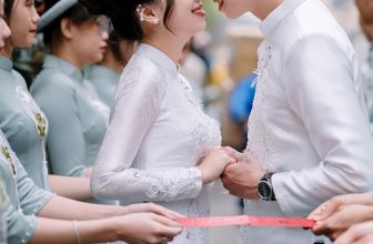 [🆕🇻🇳] Dulcie Bridal – Cửa hàng váy cưới 🤵🏻 Top1Wedding 👰🏻  Áo dài cưới thiêng liêng làm nên tình duyên đôi lứaNhận ảnh #feedback mà phải thốt lên ngỡ ngàng, trầm trồ vì thật đẹp, thật sang. Trong hình là nàng dâ , shares-0✔️ , likes-8❤️️ , date-2024-05-08 09:16:00🇻🇳🇻🇳🇻🇳📰🆕