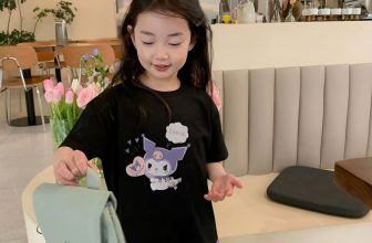 [🆕🇻🇳] Cara Sweet – Sản xuất và phân phối hàng thiết kế trẻ em 😎❤️️⭐️ Set Kuromi hot hit yêu chưa nè ba mẹ ơi!
Áo thun 4 chiều mềm mát, in hình kuromi siêu đẹp.
Mix cùng chân váy dập ly xịn xò, cả set sang xịn ko chê điểm n , shares-0✔️ , likes-0❤️️ , date-2024-05-13 02:02:13🇻🇳🇻🇳🇻🇳📰🆕