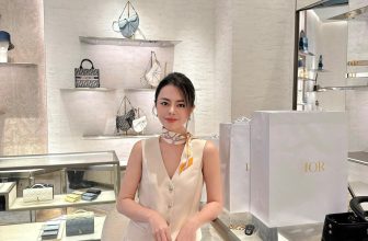 [🆕🇻🇳] LINN Design – “I want people to see the dress. but focus on the women” 👕 Top1Fashion 👗  Vẫn là set đồ thanh lịch cho quý cô
Em Loan đúng fan cứng LINN design các chị ạ
Đi đâu làm gì cũng chỉ thích mặc đồ LINN thôi
Set này chất liệu và phom , shares-67✔️ , likes-41K❤️️ , date-2024-05-20 03:47:20🇻🇳🇻🇳🇻🇳📰🆕