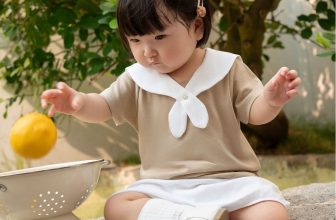 [🆕🇻🇳] Shop bé Moon – Nhà phân phối Nous Miền Bắc 😎❤️️⭐️ Ngày hạ trong veo Viết tiếp câu chuyện mùa hè, Nous Petit à Petit gửi đến mẹ thiết kế mới với cổ peter pan cách điệu cùng gam màu dịu êm. Em bé Nous tinh k , shares-0✔️ , likes-3❤️️ , date-2024-05-25 01:30:03🇻🇳🇻🇳🇻🇳📰🆕