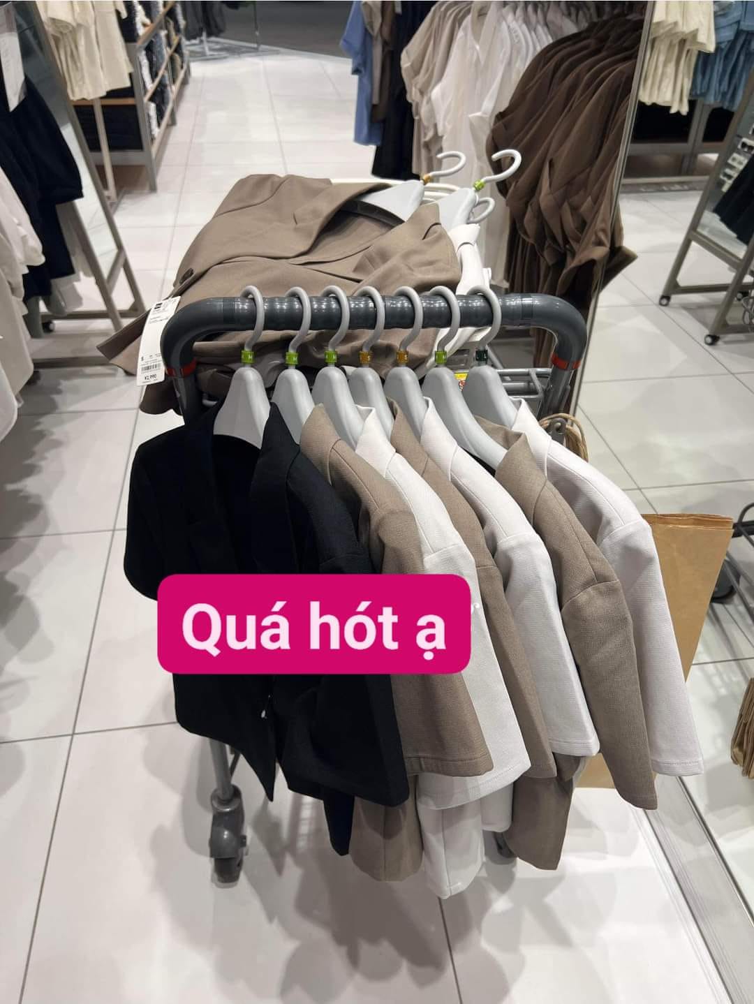 [🆕🇻🇳] Hàng Nhật xách tay, sữa Nhật, Hàng Uniqlo. Áo nam, nữ và kid 👕 Top1Fashion 👗  Thật sự chiếc Blazer cộc tay của GU này đẹp quá mn ơi! Nhà e là cứ salee mạnh mới gom nhé ạ  Zá sập  Lên form đẹp thật sự luôn. Dáng vừa không lo ngắn hay  , shares-0✔️ , likes-5❤️️ , date-2024-05-29 00:00:14🇻🇳🇻🇳🇻🇳📰🆕
