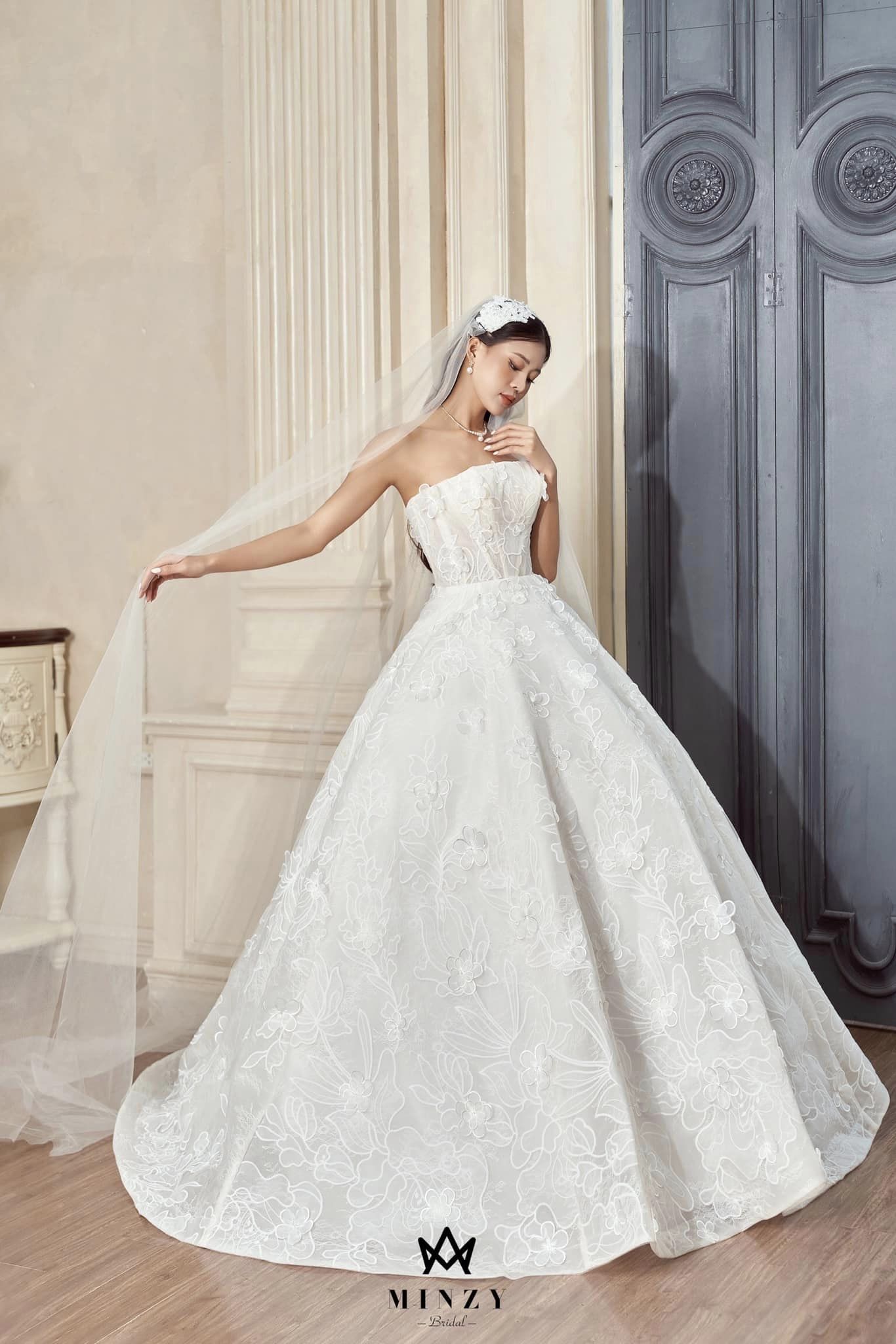 [🆕🇻🇳] Thời trang cưới Minzy Bridal 🤵🏻 Top1Wedding 👰🏻  𝐅𝐋𝐎𝐑𝐈𝐀𝐍𝐄 𝐃𝐑𝐄𝐒𝐒 – 𝒕𝒉𝒂̉𝒎 𝒉𝒐𝒂 𝒓𝒖̛̣𝒄 𝒓𝒐̛̃ 𝒍𝒂̃𝒏𝒈 𝒎𝒂̣𝒏 𝒕𝒓𝒆̂𝒏 𝒄𝒉𝒊𝒆̂́𝒄 𝒗𝒂́𝒚 𝒄𝒖̛𝒐̛́𝒊 𝒏𝒈𝒐̣𝒕 𝒏𝒈𝒂̀𝒐.

𝑳𝒂𝒑𝒊𝒔, một loài hoa đầy sắc màu với nhiều tầng ý nghĩa đặc biệt.  , shares-0✔️ , likes-0❤️️ , date-2024-05-24 03:25:17🇻🇳🇻🇳🇻🇳📰🆕