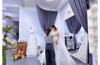 [🆕🇻🇳] HAHA Wedding -Chụp Ảnh Cưới Đẹp Tại Quảng Bình 🤵🏻 Top1Wedding 👰🏻  Bầu trời xanh, hoa hồng đỏ, em là cô dâu nhỏ còn anh là chú rể của em Đến HaHa thử váy cưới để được xinh nhé  iu
, shares-1✔️ , likes-10❤️️ , date-2024-05-16 10:41:09🇻🇳🇻🇳🇻🇳📰🆕