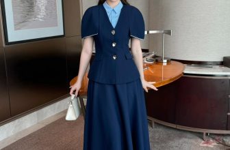 [🆕🇻🇳] The MAGNOLIA 👕 Top1Fashion 👗  𝐌𝐈𝐂𝐇𝐄𝐋𝐋𝐀 𝐓𝐎𝐏Từ buổi họp trong phòng hội nghị đến cuộc gặp gỡ đối tác , 𝑴𝒊𝒄𝒉𝒆𝒍𝒍𝒂 𝑻𝒐𝒑 luôn là sự lựa chọn đáng tin cậy của bạn. Tone màu xanh navy thời th , shares-1✔️ , likes-10❤️️ , date-2024-05-20 07:00:56🇻🇳🇻🇳🇻🇳📰🆕