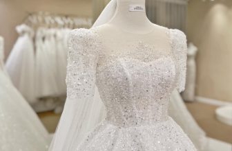 [🆕🇻🇳] Xưởng Váy Sweetie 🤵🏻 Top1Wedding 👰🏻  Váy cưới tay cộc quốc dân , nhưng được cải tiến về độ dài, form dáng cao cấp xoè bồng nhưng mặc lên người cảm giác cực nhẹ
______________________________ , shares-0✔️ , likes-18❤️️ , date-2024-06-02 03:00:47🇻🇳🇻🇳🇻🇳📰🆕