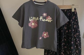 [🆕🇻🇳] Bánh Tiêu’s Closet – Chuyên order quần áo trẻ em,phụ kiện trẻ em và gia đình 😎❤️️⭐️ Ai thích gam màu hơi vintage một chút thì set này là lựa chọn đúng đắn lun đây ạ!
Áo thun mix cùng chân váy voan hoa,có size cho bé 12-35kg,290k.
Hàng od , shares-0✔️ , likes-7❤️️ , date-2024-05-25 02:36:04🇻🇳🇻🇳🇻🇳📰🆕